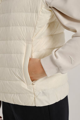 Жилет пуховый Белый TRN ESSENTIAL Down Vest - Anta фото 4