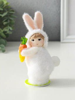 Фигурка пасхальная Малыш в костюме кролика с морковкой, 7.5?5.5?14.5 см