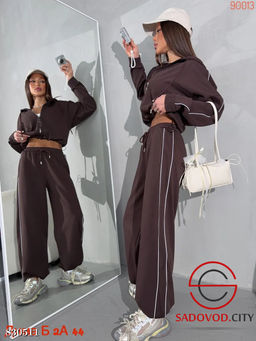 Спортивный женский костюм