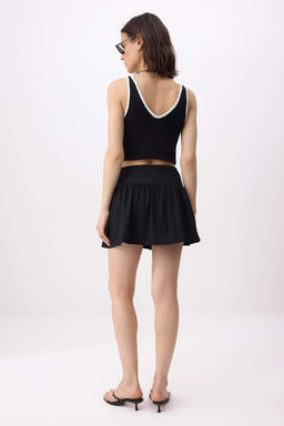 Siyah Duz Sort Etek Baglama Detayl? Dar Paca K?sa Dokulu Orme Sort & Bermuda TWOSS26SR00077