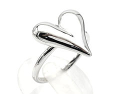 Кольцо Сердце 18*19мм серебристое Радуга камня