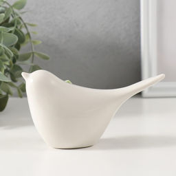 Фигурка керамика «Птичка белая с сиреневым цветком», 12.4×5×6.7 см