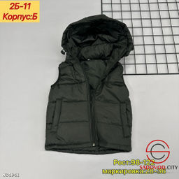 Жилетка для мальчика с капюшоном