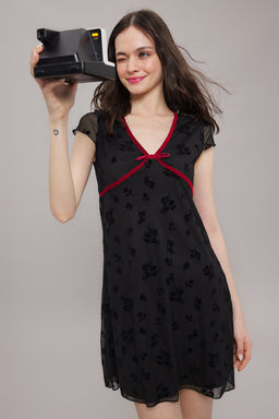 Siyah Flok Bask?l? Tul Kontrast Biye Detayl? Mini Esnek Orme Elbise TWOSS25EL00469 - Trendyolmilla фото 2