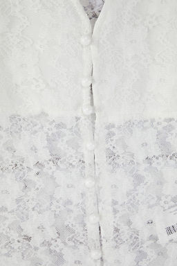 Trendyolmilla Ekru Dantel V Yaka Dugmeli Fitted/Vucuda Oturan Orme Bluz TWOSS25BZ00092  фото 6