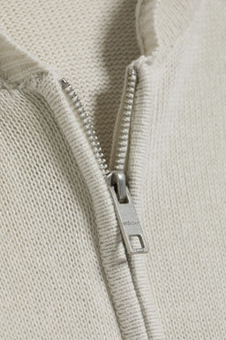 Sudadera de punto con cremallera y capucha