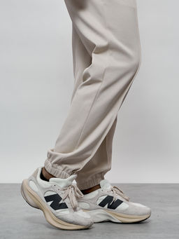 Спортивный костюм бежевого цвета