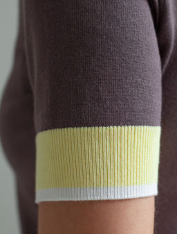 Джемпер с V-вырезом с коротким рукавом из вискозы