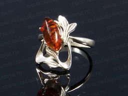 Кольцо с янтарём в посеребрении каприз коньячный