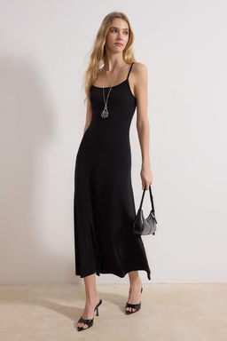 Siyah A-Kesim/Can Form Havuz Yaka Ince Ask?l? Kolsuz Maxi Esnek Orme Elbise TWOSS26EL00010