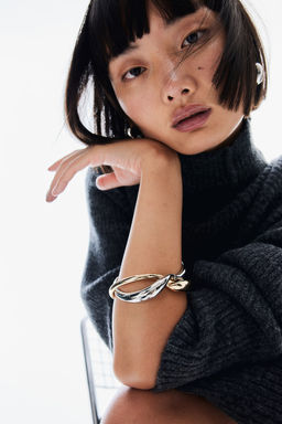 Pulsera rigida entrelazada