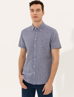 Рубашка приталенного кроя из смесового льна цвета индиго с короткими рукавами