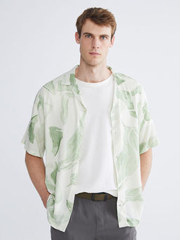 Regular Fit Resort Yaka K?sa Kollu Desenli Poplin Erkek G?mlek