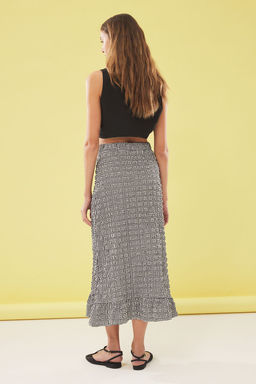 TRENDYOLMILLA Siyah Gofre Kumas Potikare Desen Maxi Boy Dokuma Etek TWOSS25ET00048 фото 5