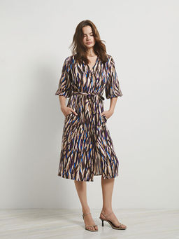 V Yaka Desenli Elbise