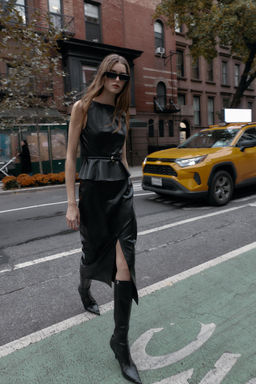 FALDA MIDI EFECTO PIEL / Negro - Zara фото 3