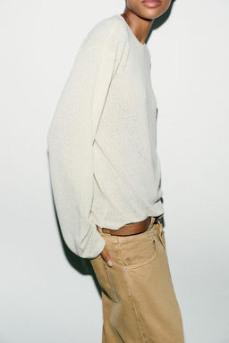 CUT-OUT KNIT TOP