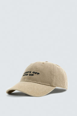 CONTRAST EMBROIDERY CAP