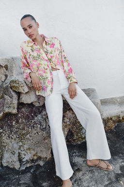 CAMISA SATINADA ESTAMPADO FLORAL / Multicolor