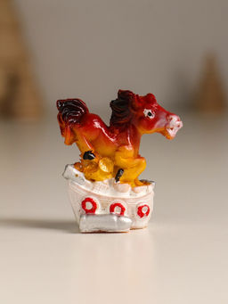 Фигурка полистоун «Конь и служба», 4.5×2.5×5 см, МИКС