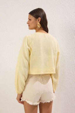 TRENDYOLMILLA Sar? Dokuma %100 Keten Baglamal? Balon Kollu Plaj Gomlek TBESS25GO00016 фото 12