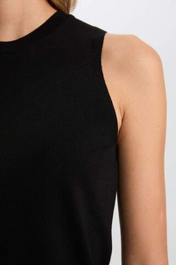 Женский черный однотонный свитер в рубчик без рукавов с круглым вырезом и круглым вырезом - Defacto фото 5
