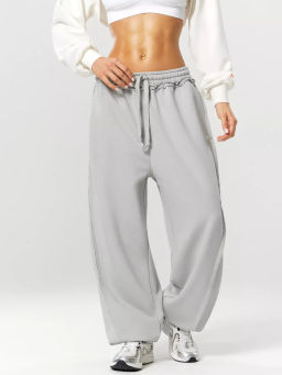 Спортивные брюки свободного кроя