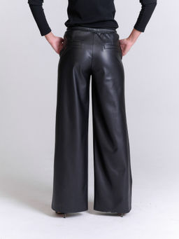 Широкие брюки из экокожи