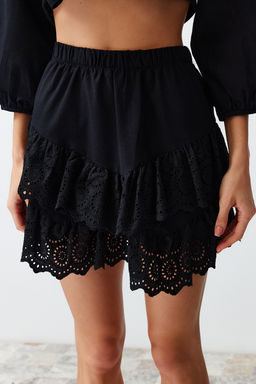 TRENDYOLMILLA Plaj Giyim Briddal Beyaz Mini Dokuma Brode Detayl? Flaml? Pamuk Plaj Etek TBESS24ET00004 фото 17