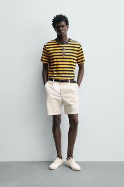 BERMUDA REGULAR FIT PLIEGUES / Blanco roto