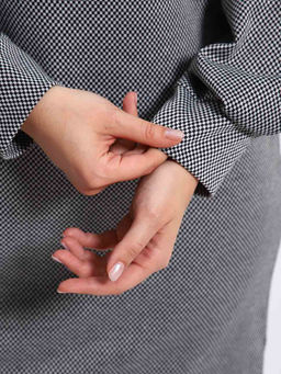 Платье женское, цвет белый черный