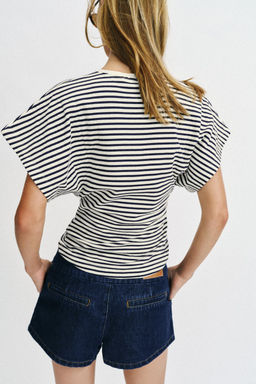 CAMISETA ENTALLADA RAYAS / Rayas