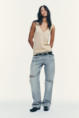 SLEEVELESS KNIT TOP