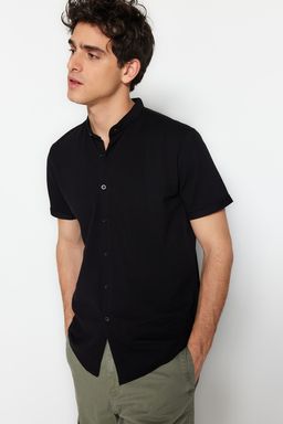 TRENDYOL MAN Siyah Slim Fit Hakim Yaka K?sa Kollu Orme Pike Yazl?k Gomlek TMNSS22GO0025