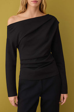 Siyah Buzgu/Drape Detayl? Dokumlu Asimetrik Yaka Orme Bluz TWOAW26BZ00138