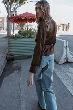 BLUSA SATINADA CINTUR?N / Marr?n - Zara фото 4