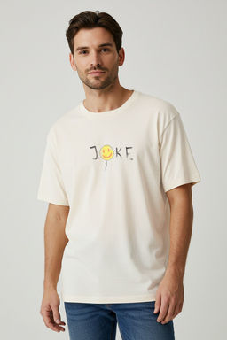 Trendyolmilla Man Ekru Oversize/Genis Kesim Joke Bask?l? K?sa Kollu %100 Pamuk T-Shirt TMNSS25TS00170
