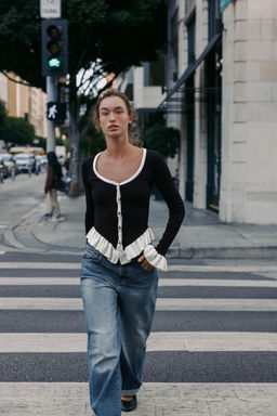 CONTRAST RUFFLE CARDIGAN