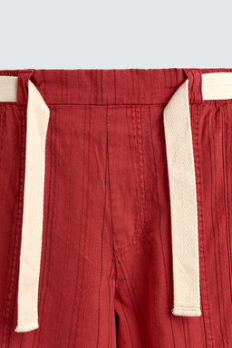 PANTAL?N RELAXED FIT ESTRUCTURA RAYAS / Rojo