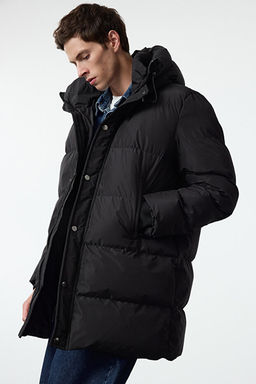 Siyah Regular Fit Kap__onlu Fermuar Cepli _i_me K__l_k Mont TMNAW25MO00021
