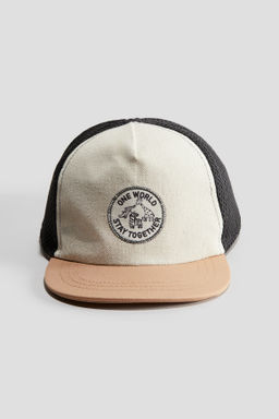 Gorra con aplicaci?n
