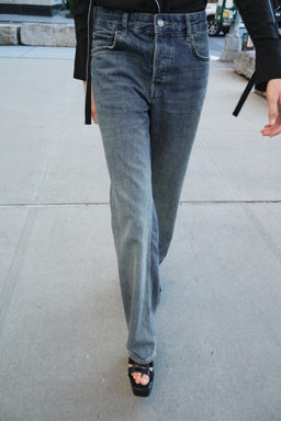 ZW COLLECTION RELAXED FIT MID-RISE JEANS - Zara фото 3