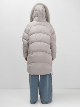 Пальто зимнее утепленное с мехом и капюшоном тренд светло-коричневого цвета 7745SK - Visdeer фото 13