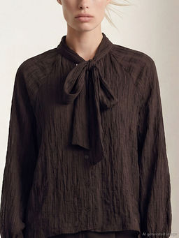 Fular Yakal? Dokulu Kad?n G?mlek