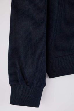 Koyu Lacivert Oversize/Genis Kesim Bisiklet Yaka Kaplan Nak?sl? Sardonsuz Sweatshirt TMNAW25SW00194