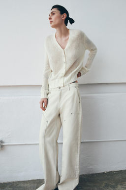 V-NECK CARDIGAN