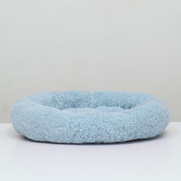 Лежанка для собак и кошек Уют, мягкий мех, 45 х 35 х 11 см, голубая - Пижон фото 2