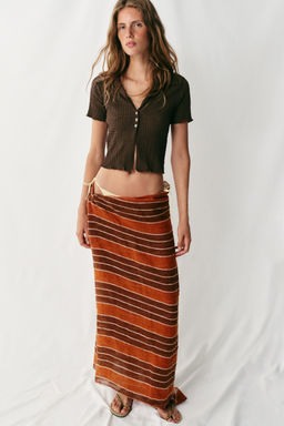 TOP CROP TEXTURA / Marr?n oscuro