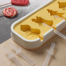 Форма для мороженого с крышкой Доляна Новый год, силикон, 24?10?3 см, 4 ячейки, с палочками, жёлтая