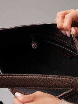 Сумка багет кросс-боди Azaro 31200 коричневый торф